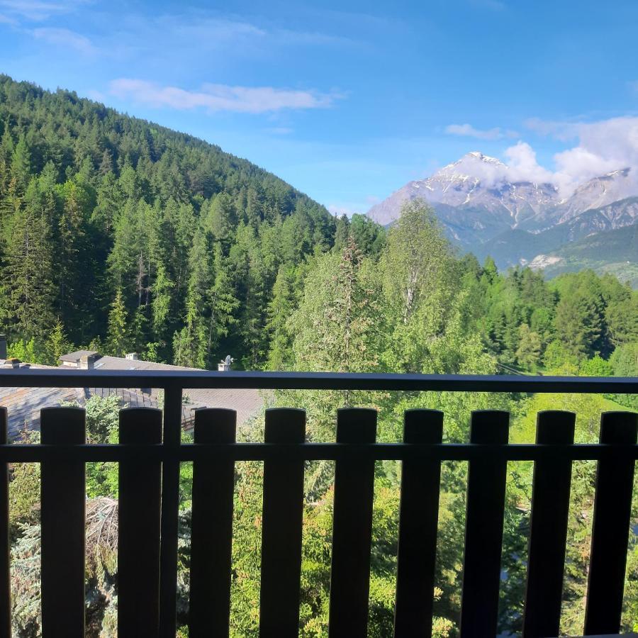 Appartamento Con Vista - Nuova Ristrutturazione Oulx Dış mekan fotoğraf